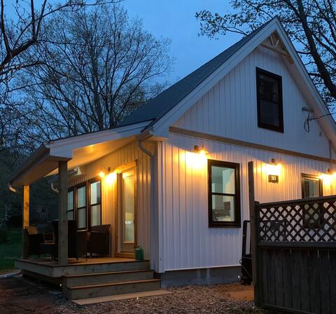 BRAND NEW GUESTHOUSE IN THE HEART OF WOLFVILLE