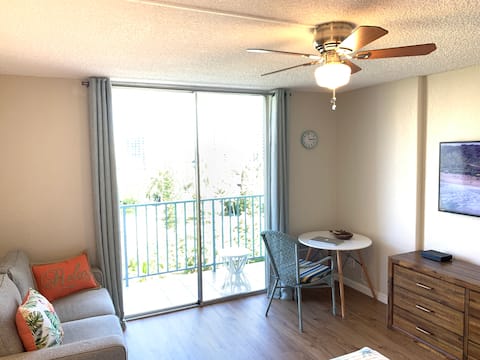 A renovated cute studio near Waikiki, Free parking