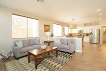 Spacious Updated Home minutes from Strip!