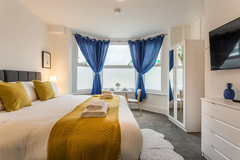 Luxury King Size Bed