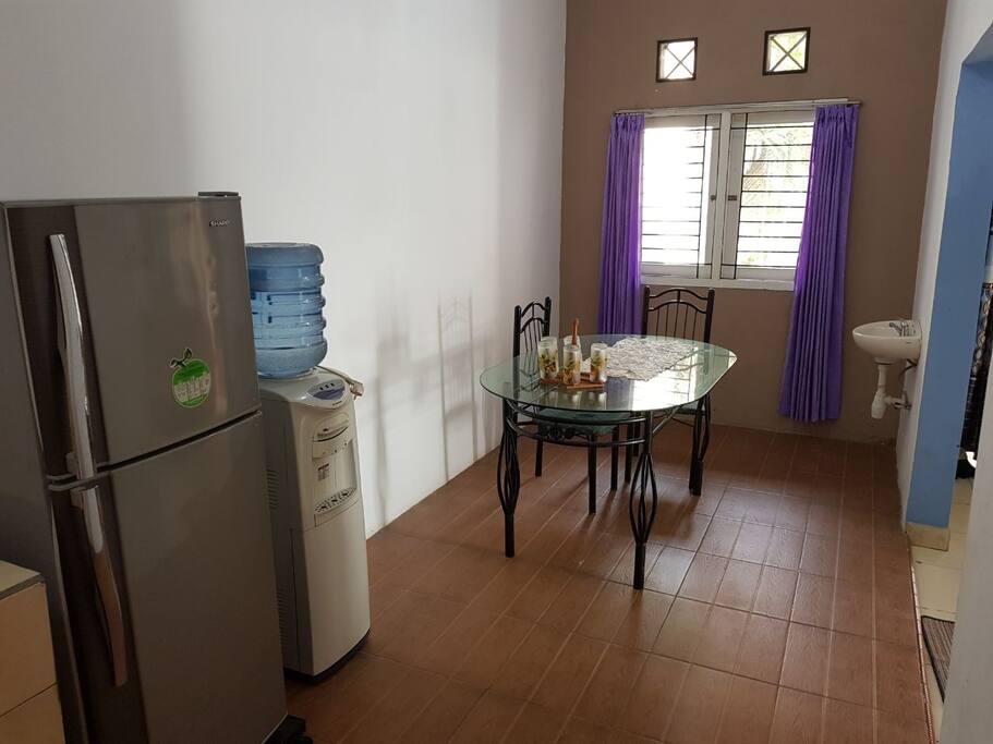Dapur dan Meja Makan