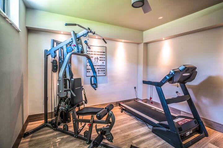 3′ to Beach / Private Pool / Gym / Playroom gallery image 5