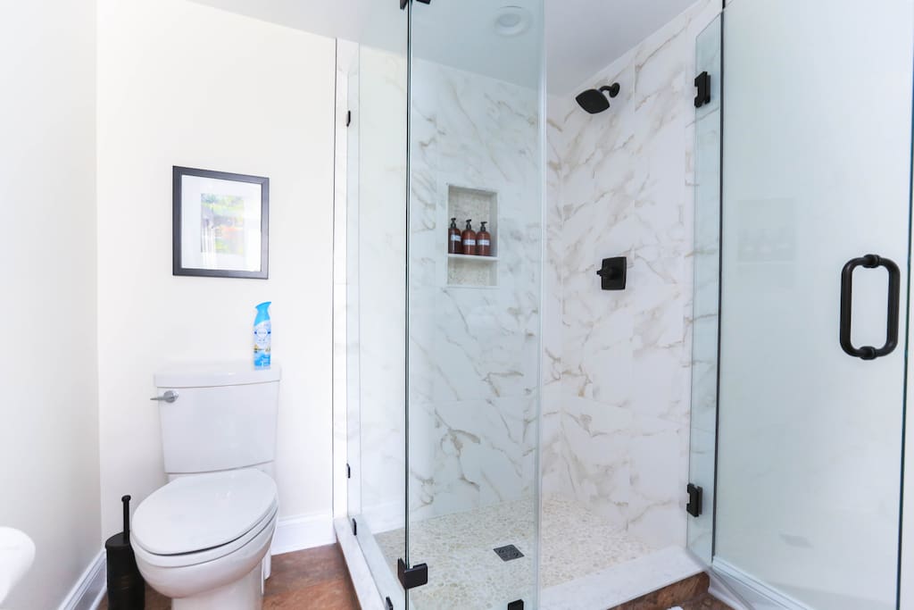 Fresh brand new bathroom. Shower with shampoo, conditioner and body wash provided.