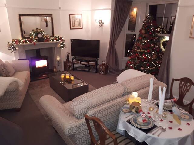 Foxgloves: w/mere centre