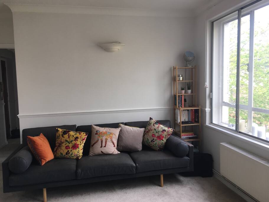 Large window, really light room.