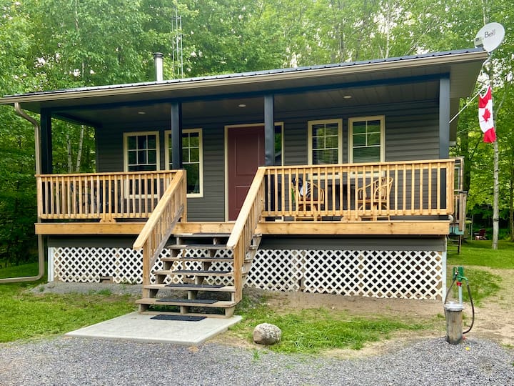 Cute Waterfront River• Cottages for Rent in