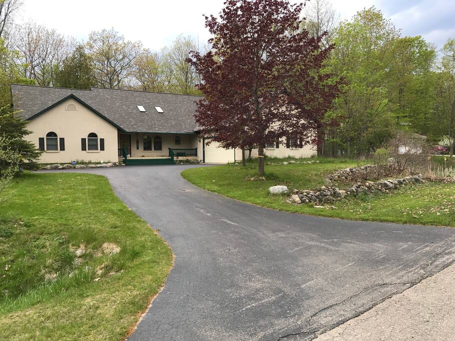 Top 100 Airbnb Rentals 2017 in Charlevoix, Michigan