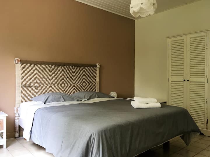 Chambre avec lit 160 cm