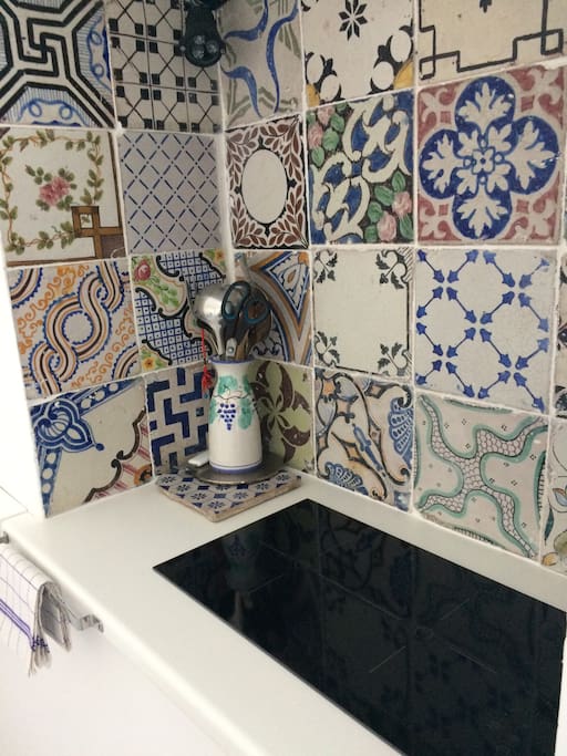 Cucina, riggiole 900 napoletano.