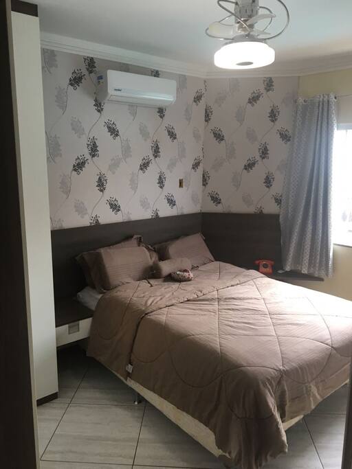 Suite Com Ar-Split e Ventilador de Teto