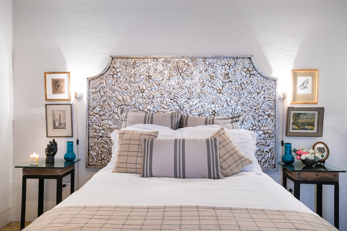 غرفة النوم الرئيسية في الطابق الثاني 