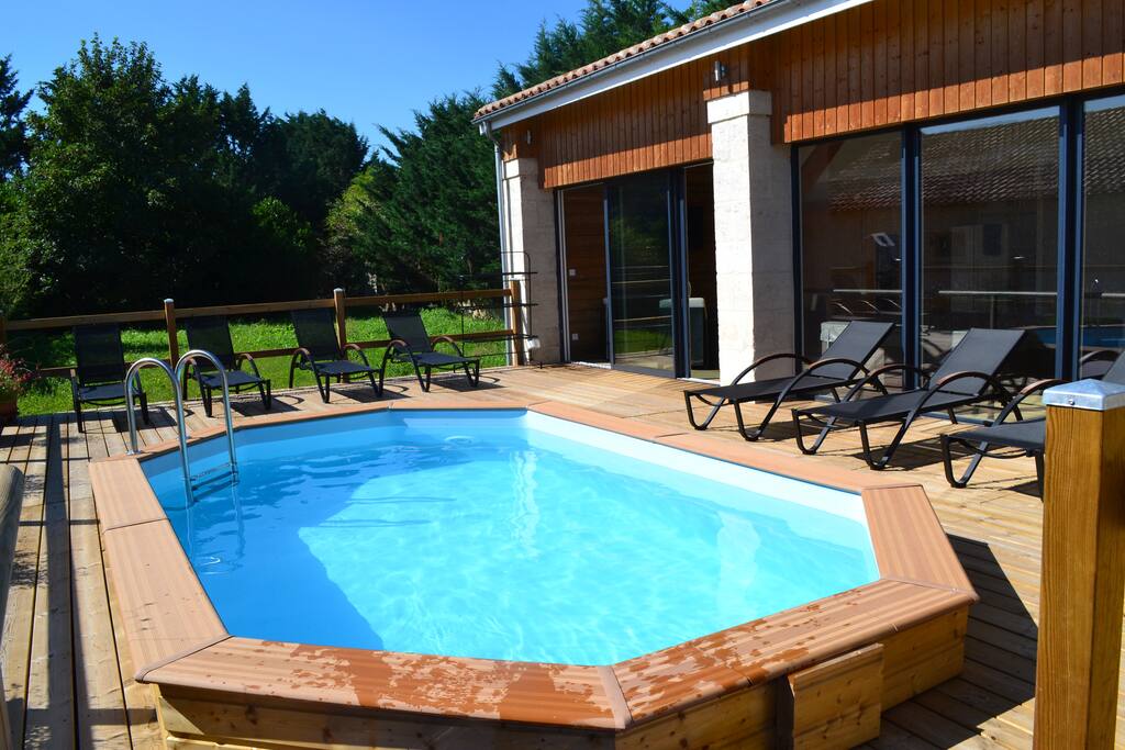 Piscine accessible depuis l'espace Bien-Etre