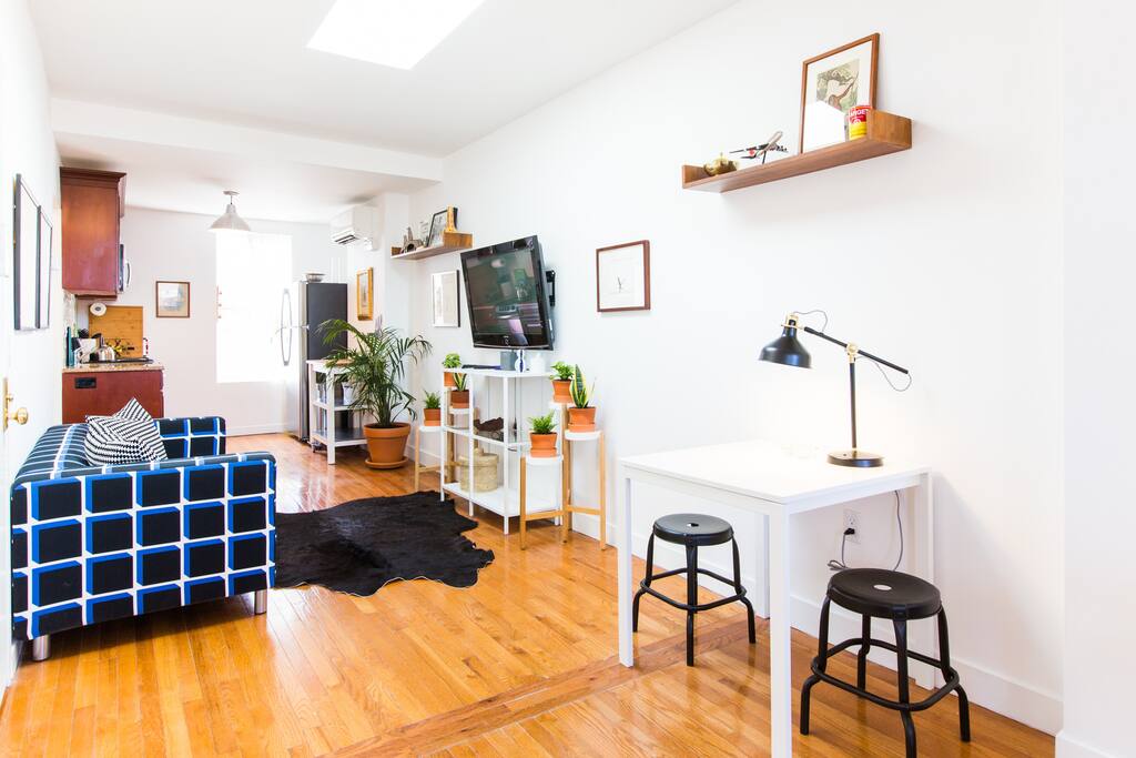 Ample workspace and eating area.