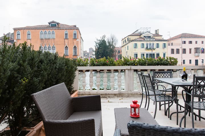 Luxury Apartment on the Grand Canal