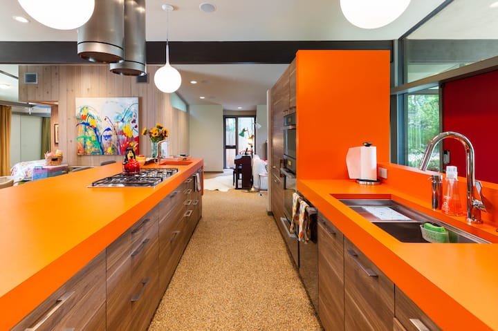 Tranquil Mid Century Modern Retreat, Neighbors Downtown