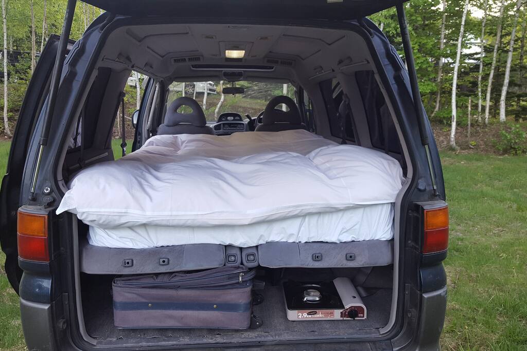 Luggage space under bed