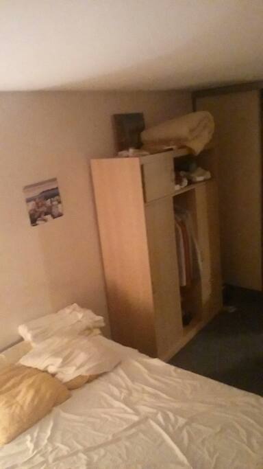 + une armoire complete disponible.
+ an armor complet for your clothes