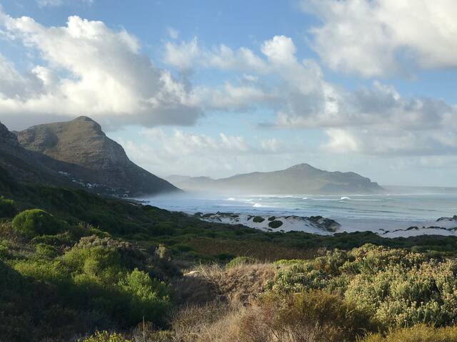 Romantic little hideway with stunning views gallery image 4