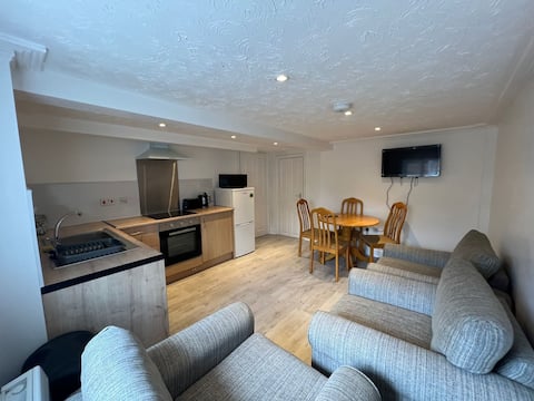 Top performing Airbnb: Entire Flat, 1F in Bradwell