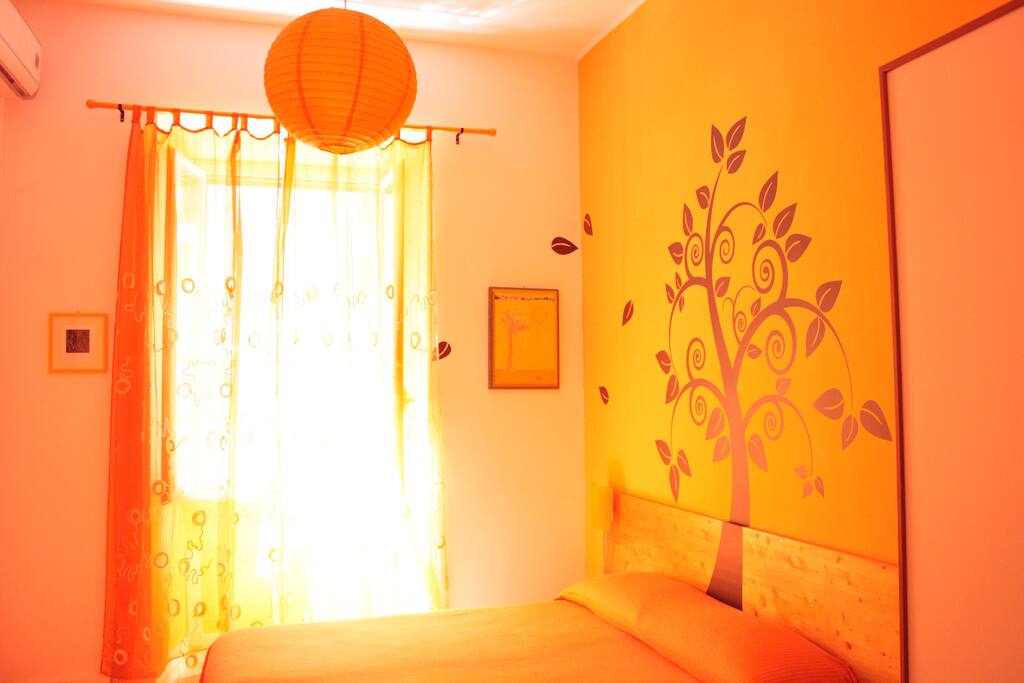 Camera Arancio