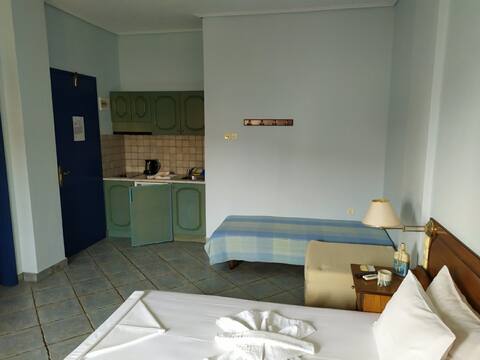 Aristotelis Studios- Blue Studio no.25