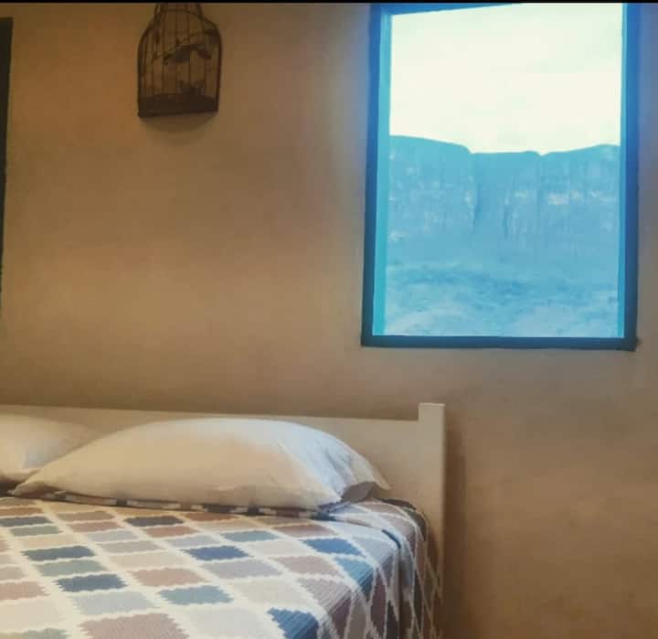 Hatutoi matandiko au mashuka ya kuogea. Ukubwa wa kitanda ni Queen 