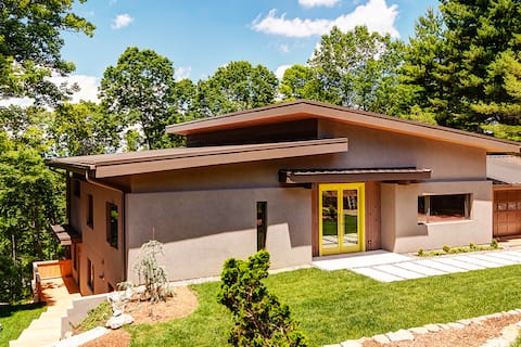 Popular Airbnb listing: Retreat on Town Mountain in Asheville