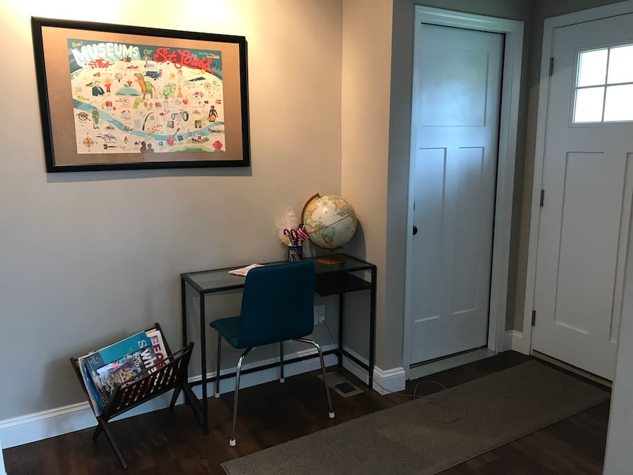 Little desk nook near the living room with a Museums of St Louis map to help you plan out your visit.