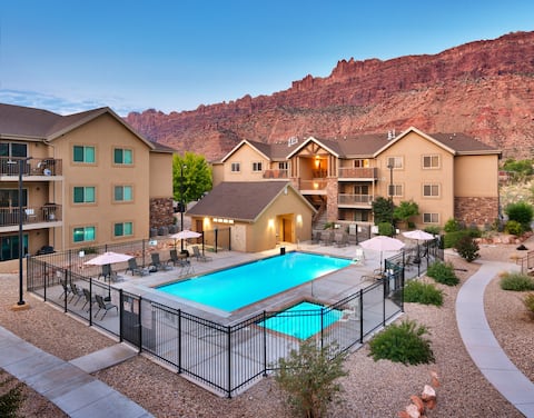 5G Perfect Moab RedCliff Condo, POOL AND HOT TUB