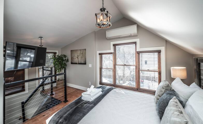 Charming Parkview 4BR 2BA StateFair Fenced Yard gallery image 4