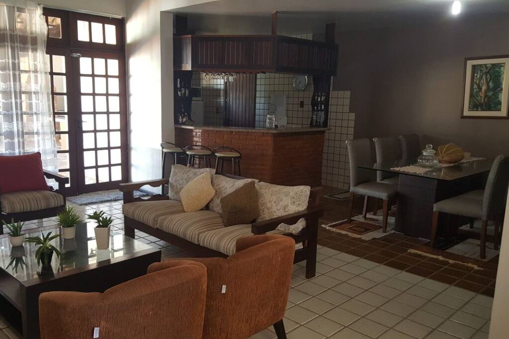 Sala de estar e mesa de jantar