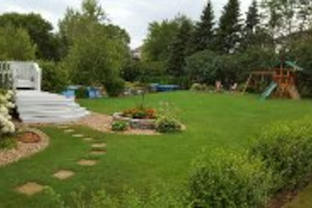 Backyard-Grills, Fire Pit and Play Set