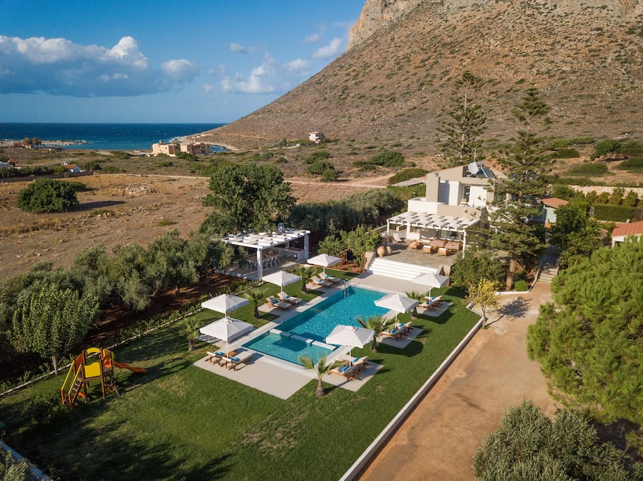 Only a few minutes walk to the sandy beach of Stavros