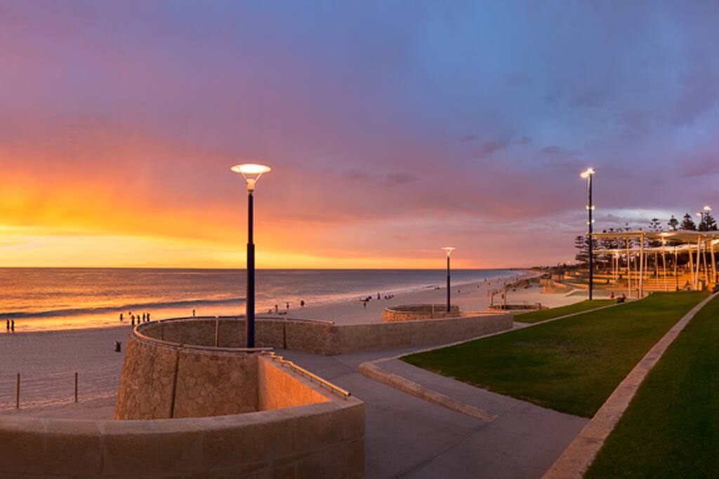 Nowhere has amazing sunsets like Scarborough.