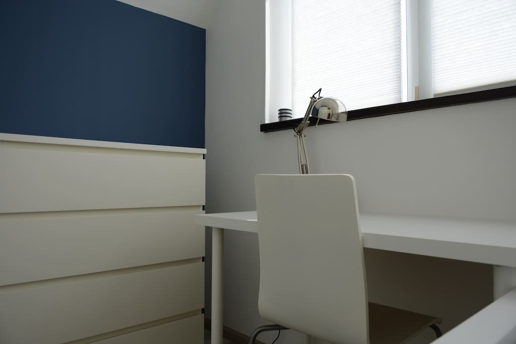 #SingleRoom-Desk&Drawers