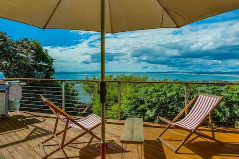 A must stay.... Panoramic ocean & mountain views!
