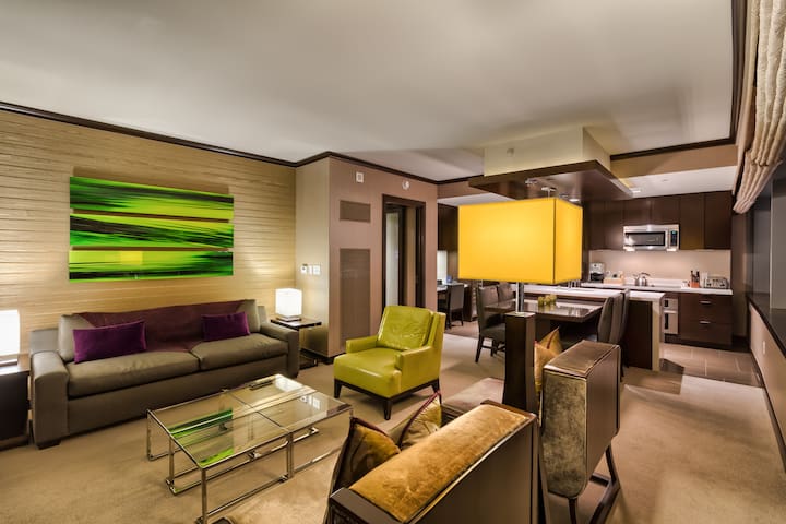 Best 2 BR Corner Penthouse @ Vdara! Stunner Views! gallery image 5