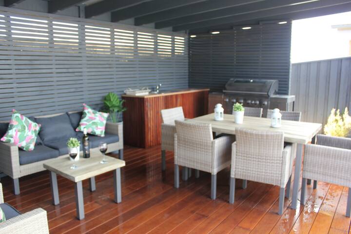 Torquay By The Sea gallery image 2