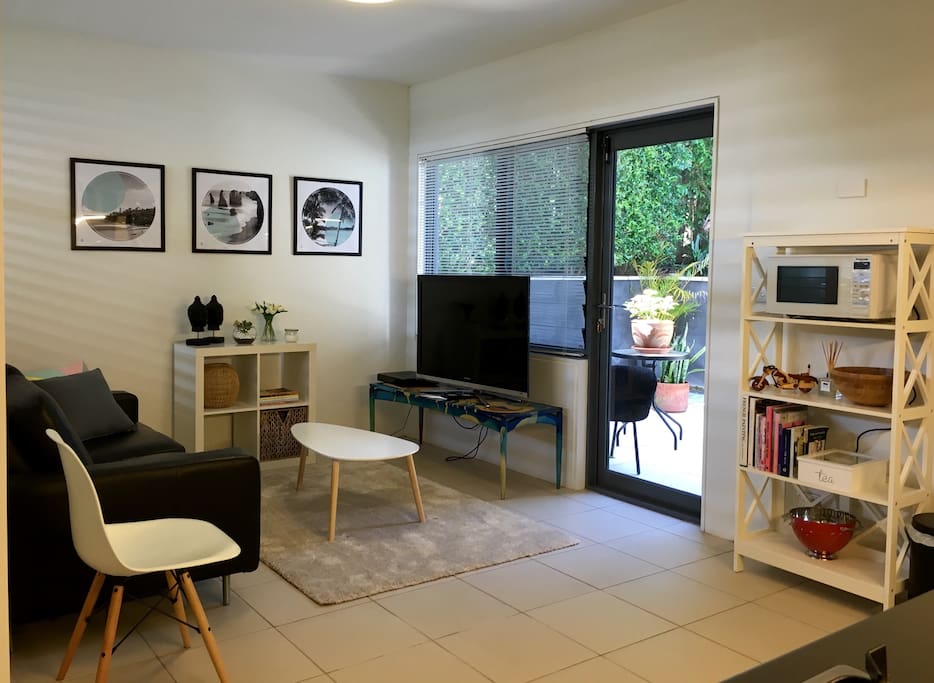 Easy living, with Foxtel T.V, wifi and private courtyard for alfresco dining