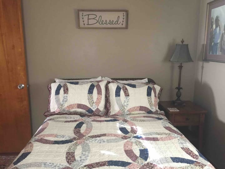 Double-bed (full-size) bedroom