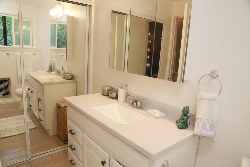 Bathroom sink