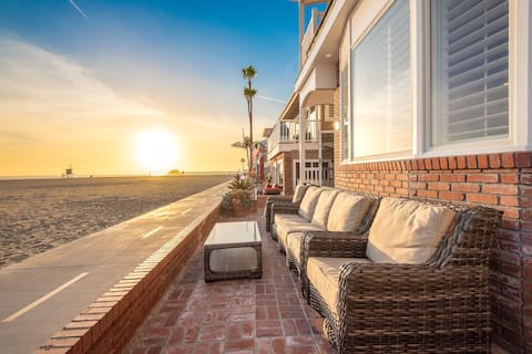 17th St - AMAZING 4 BEDROOM OCEANFRONT HOME w/ AC!