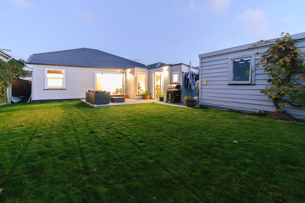 Spacious backyard with outdoor suite, BBQ and clothesline.
