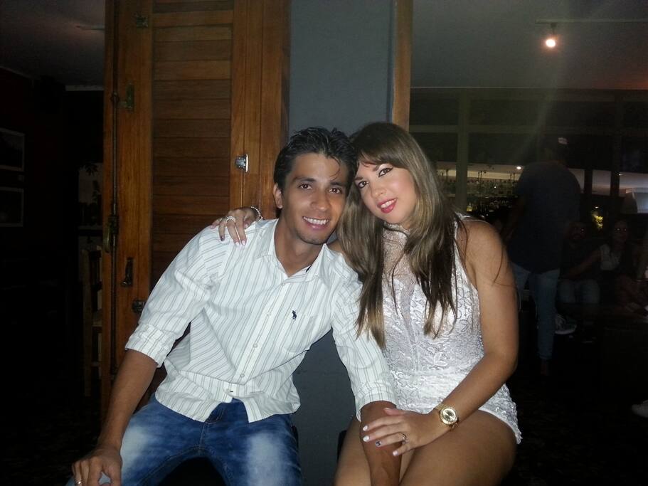 Sus anfitriones !/ Your Hosts! Jakclyn y Aismel !