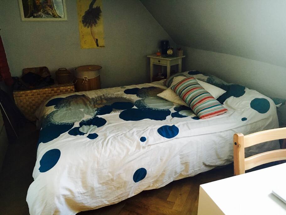 Bedroom 1 with queen size bed