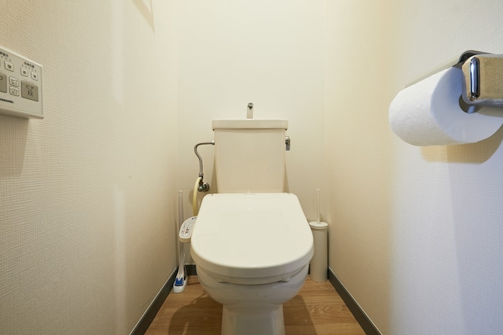 ウォシュレット付きトイレ Toilet with washlet electric toilet seat