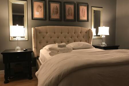 Elegant and Spacious Hideaway Close to Downtown