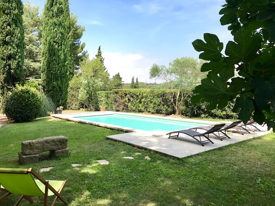 L'espace piscine du Mas de Villemagne
