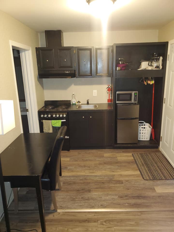 #41 - 65" Hd Smart Tv. Charming Kitchenette - Kenora