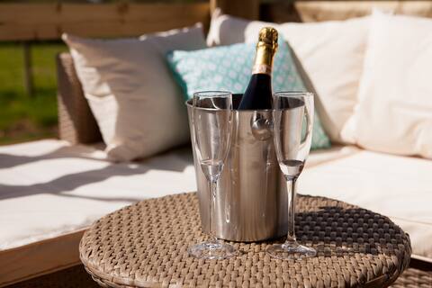 Primrose - Luxury Glamping with private hot tub